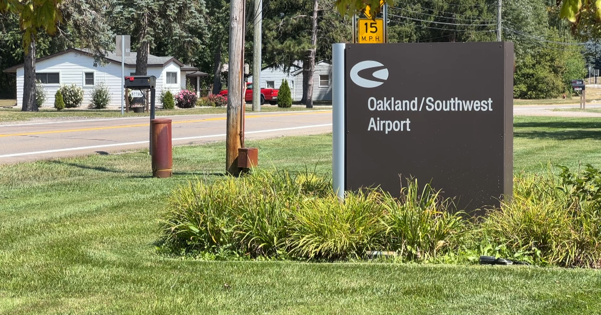 Plane aborts landing after teens on e-bikes take over Oakland County runway