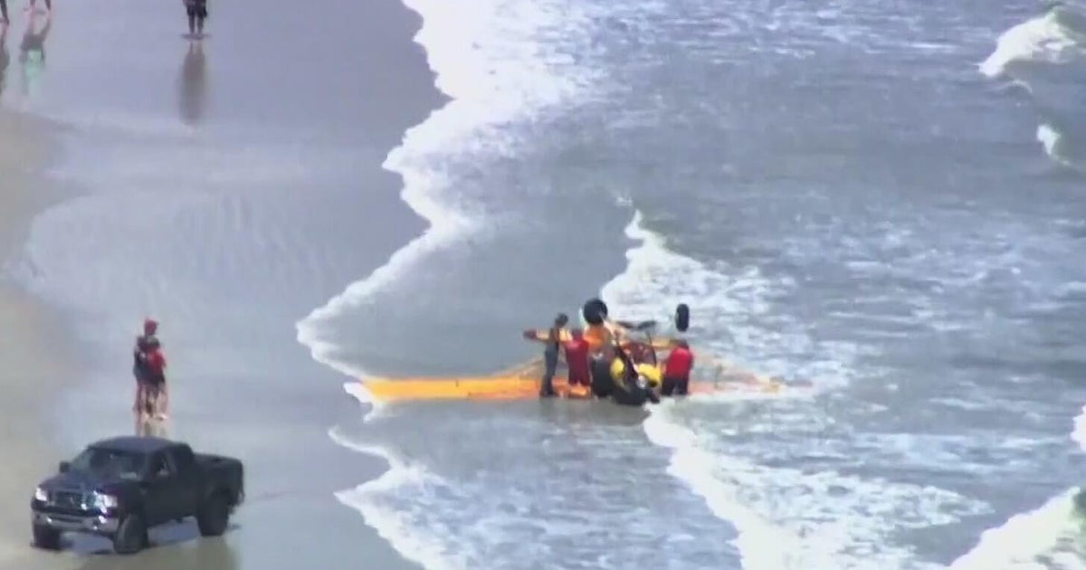 Plane crashes into water off popular Florida beach - CBS Miami