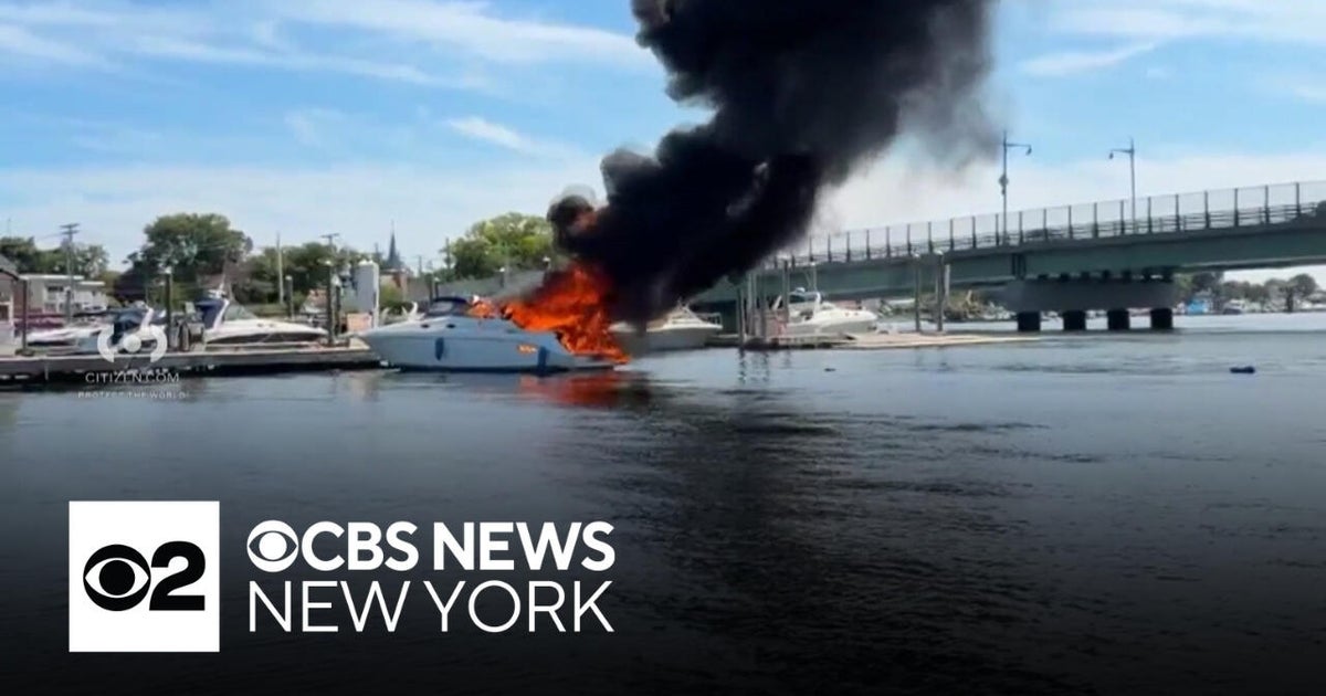 3 people hurt in City Island boat fire