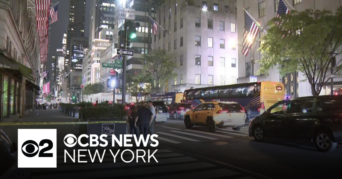 Man hurt after being stabbed in Midtown, Manhattan, NYPD says