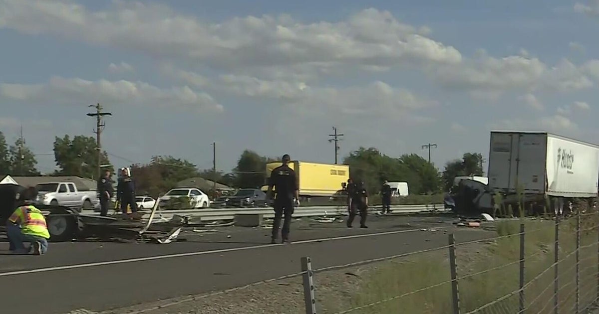 1 killed in crash that closed Highway 99 north of Lodi