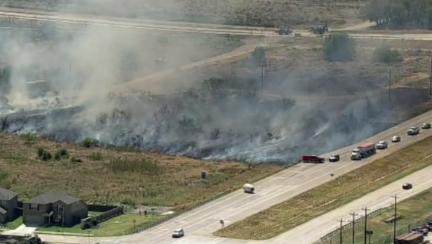 Crews battle grass fire north of Fort Worth
