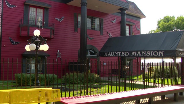 10p-pkg-fmn-fair-haunted-house-wccob70l-00-02-4527.jpg 