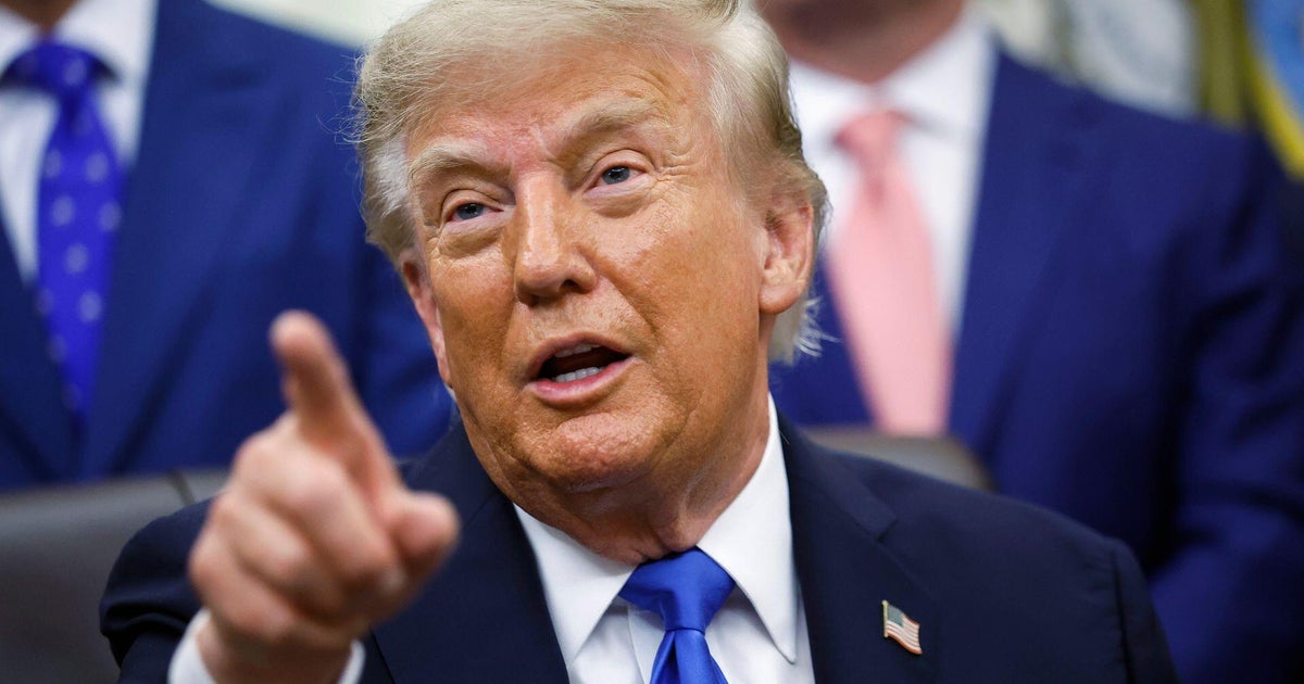 Trump hosts dinner for battleground Republicans ahead of midterms: “We are going to be helping you”