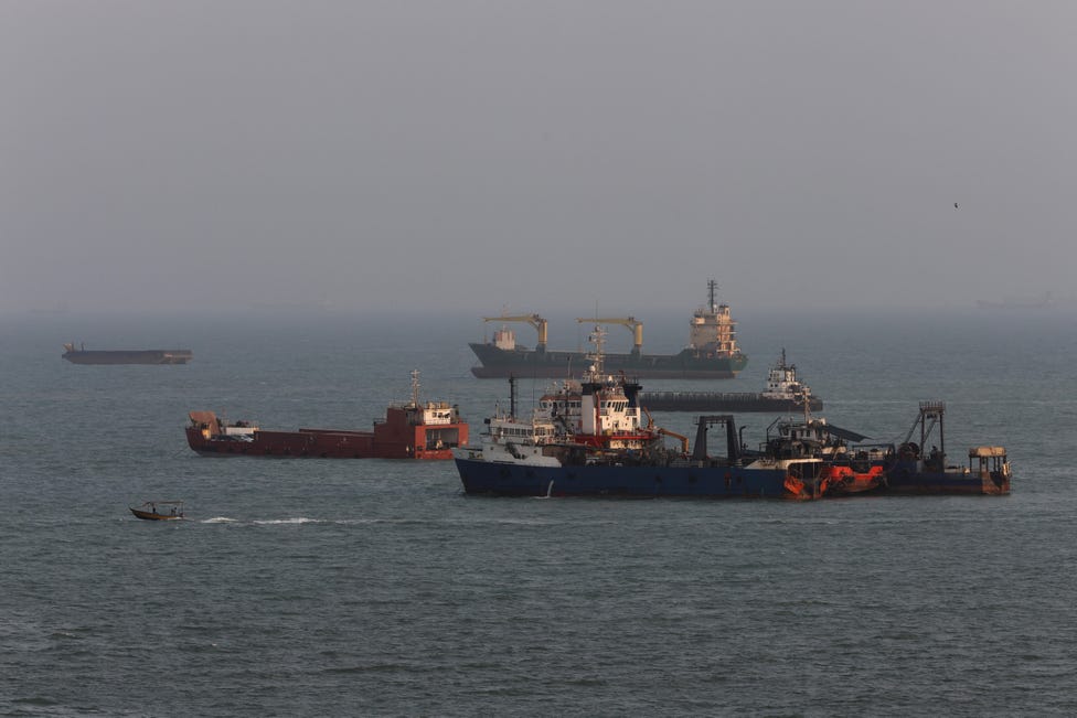 U.S. strikes Iranian oil tankers in retaliation for Iran targeting warships