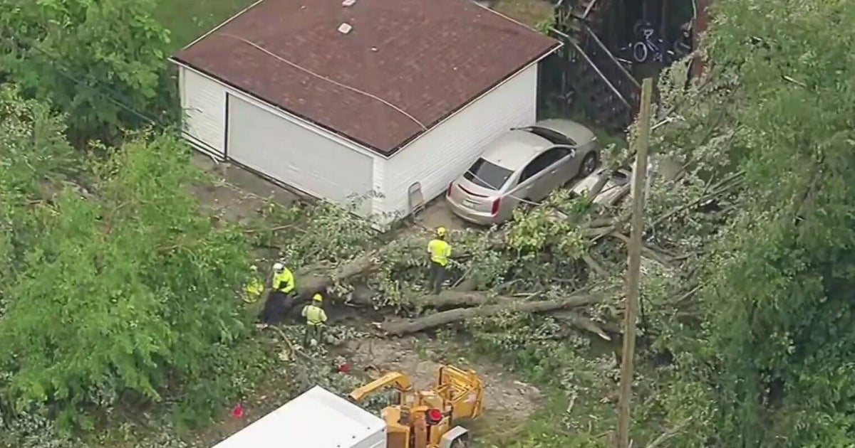 Detroiters pick up the pieces after EF-2 tornado tears through the east side