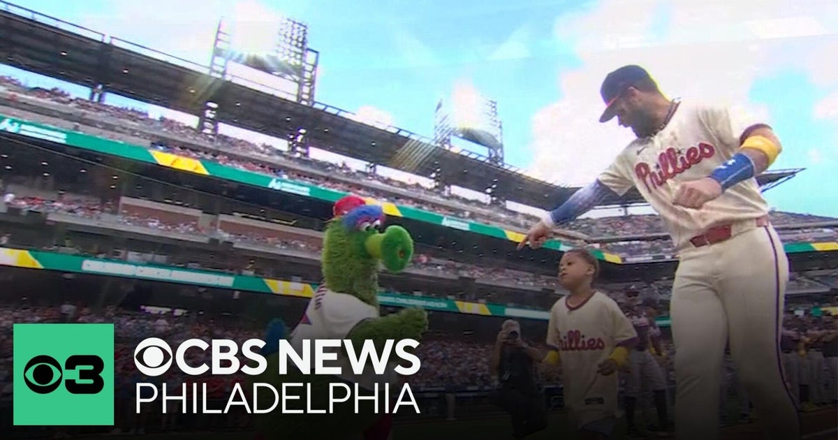 5-year-old who battled cancer honored at Philadelphia Phillies game