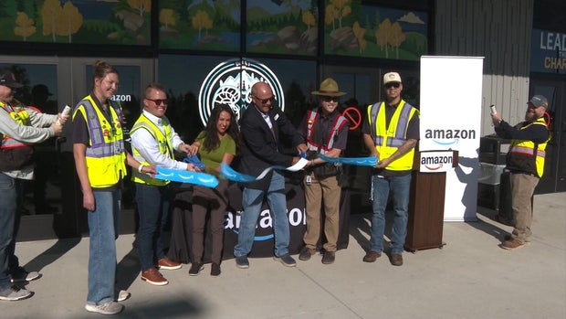 ribbon-cutting.jpg 