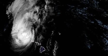 Dangerous Hurricane Lowell passing just west of Hawaii