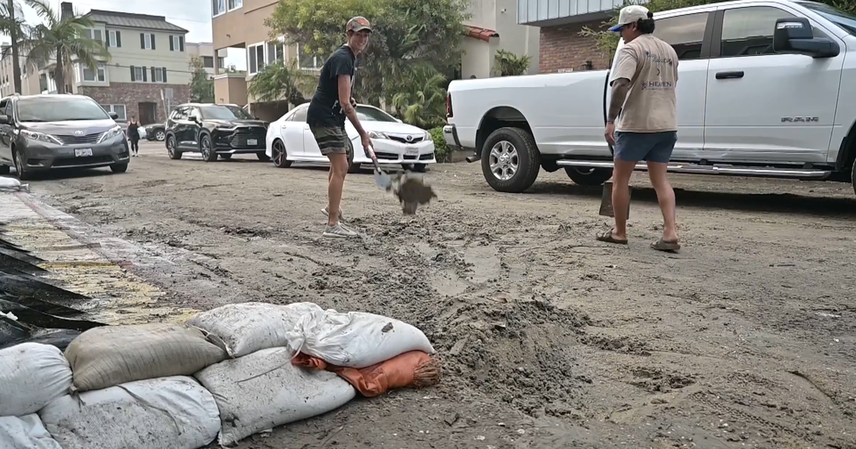 Long Beach FD evacuates 20 coastal homes amid high surf and powerful waves