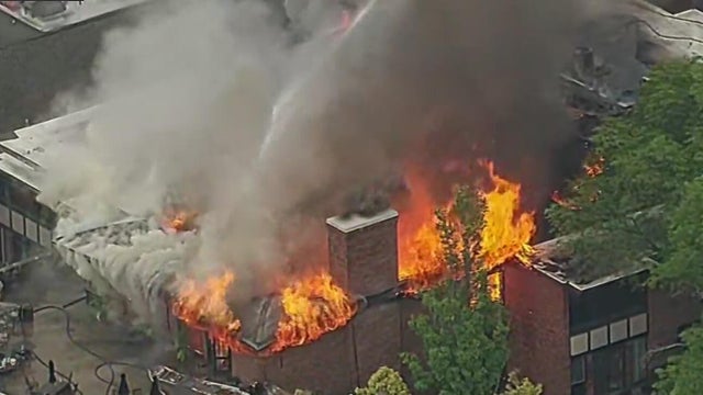 Crews respond to massive fire at Lochmoor Club in Grosse Pointe Woods 