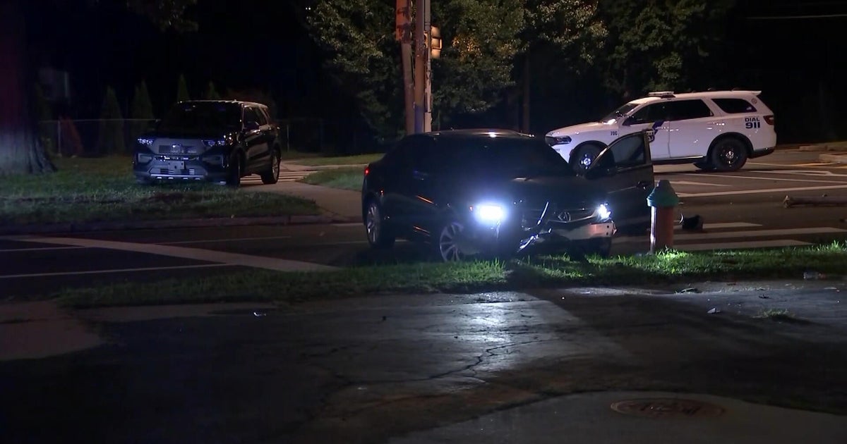 Group of car thieves hit Philadelphia police cruiser while fleeing