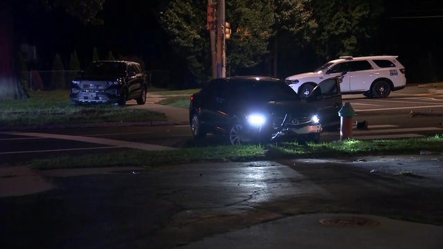 philadelphia-police-car-struck-scene.jpg 