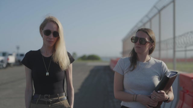 daughters911-jess-liz-at-guantanamo-011.jpg 