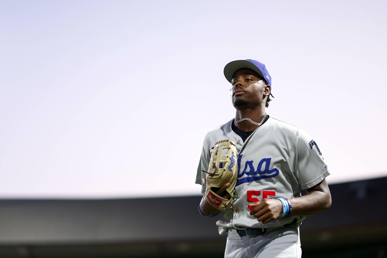 Dodgers place Shohei Ohtani on 15-day IL, recall top prospect Josue De ...