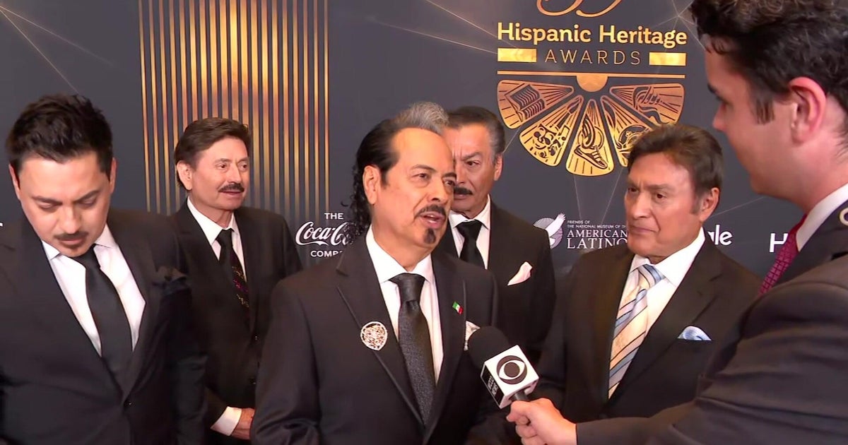 Hispanic Heritage Awards break tradition, move to Minneapolis to honor Operation Metro Surge; Los Tigres del Norte present Humanitarian Award to Minnesotans