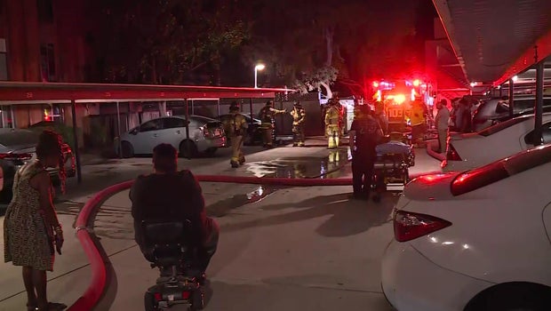 Sacramento County apartment fire kills man, injures firefighter