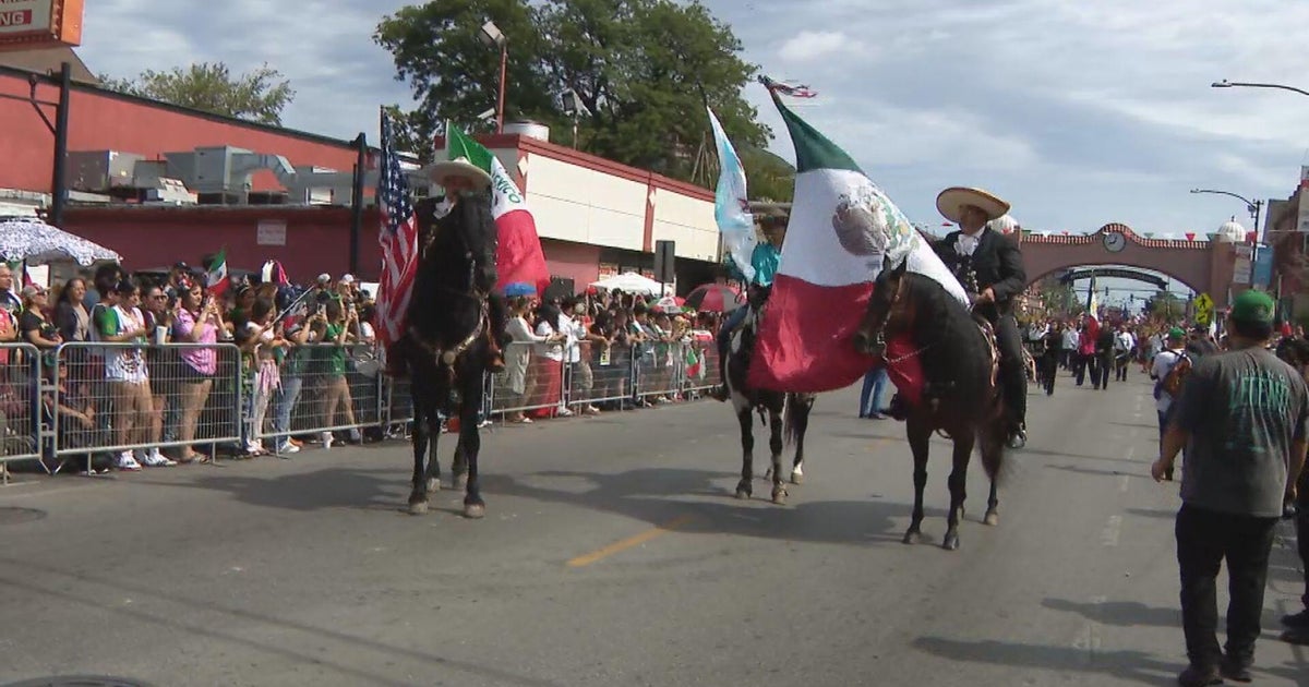 Mexican Independence Day Parade in Little Village brings out thousands celebrating culture, heritage