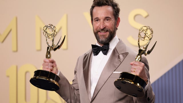 cbsn-fusion-noah-wyle-talks-the-pitt-how-cast-prepared-thumbnail.jpg 