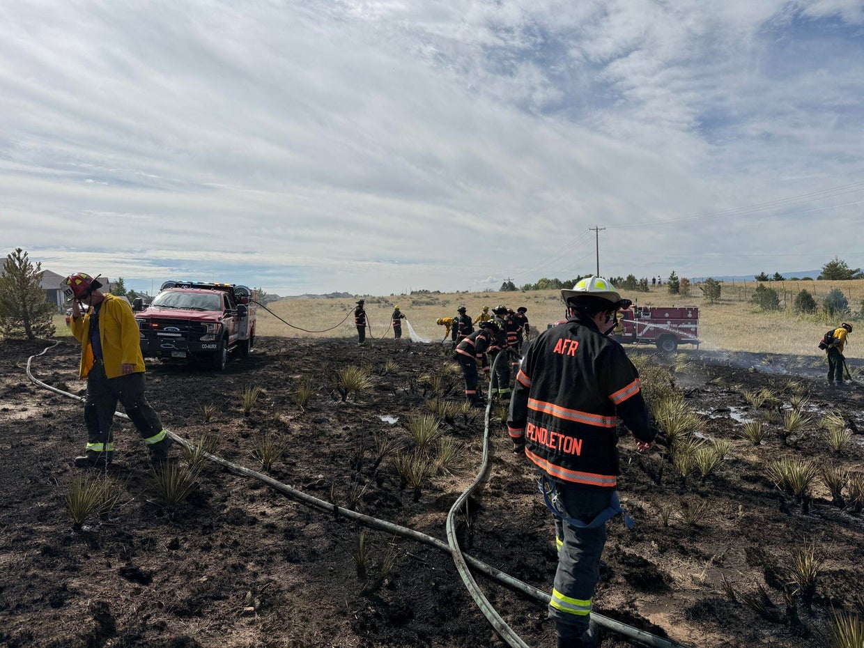 Colorado firefighters extinguish brush fire burning near homes in ...