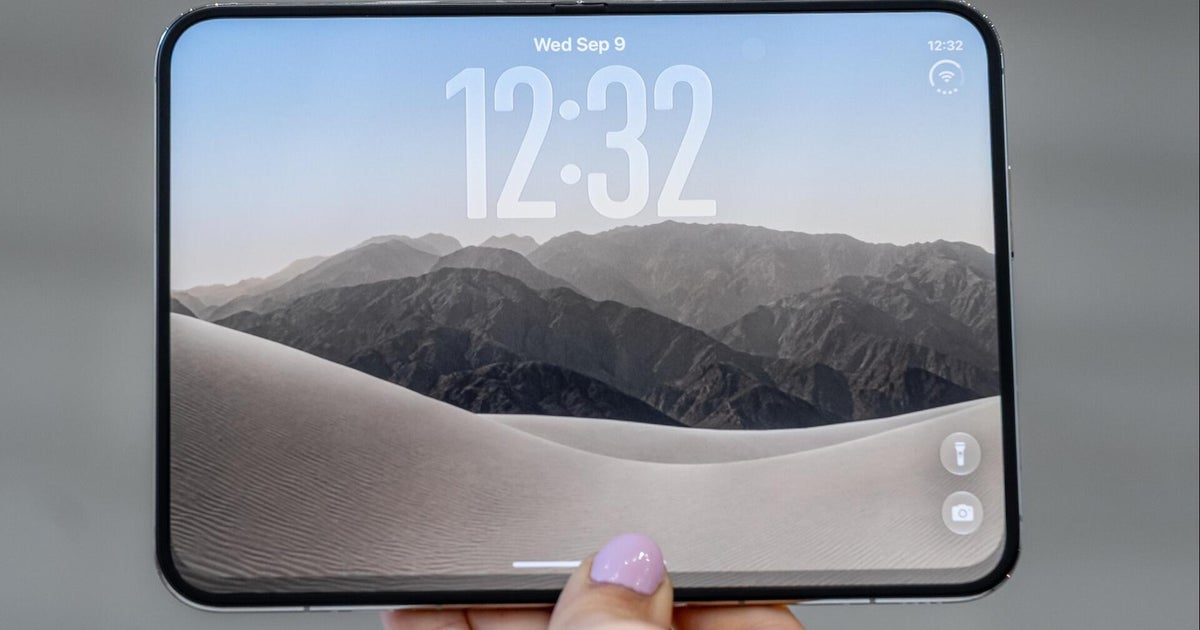 Reporter describes iPhone Duo: "Kind of feels like an iPad mini"