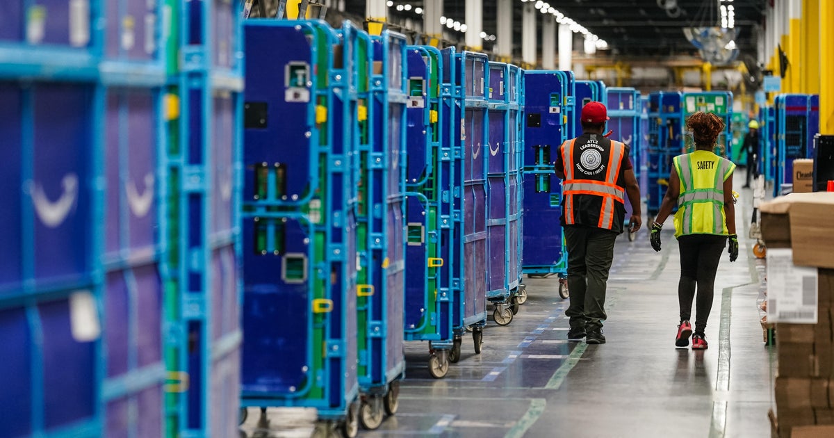 Компанията казва, че Amazon повишава началното заплащане до $20 на час и добавя ползи от Whole Foods