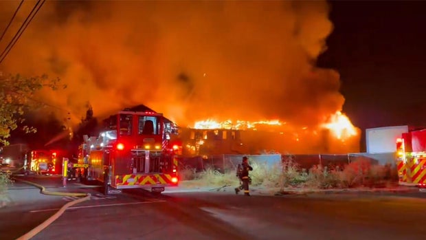 alameda-vacant-building-fire-091726-01.jpg