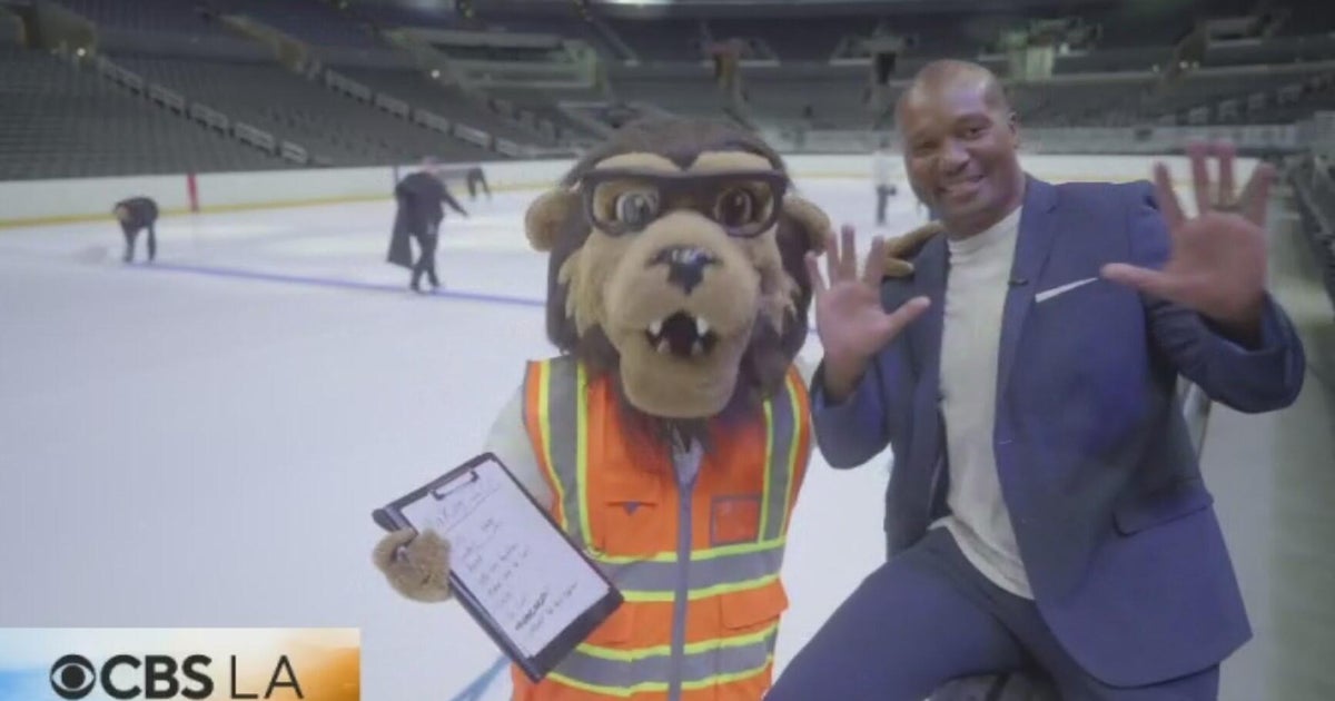 Los Angeles Kings build ice sheet for the new season