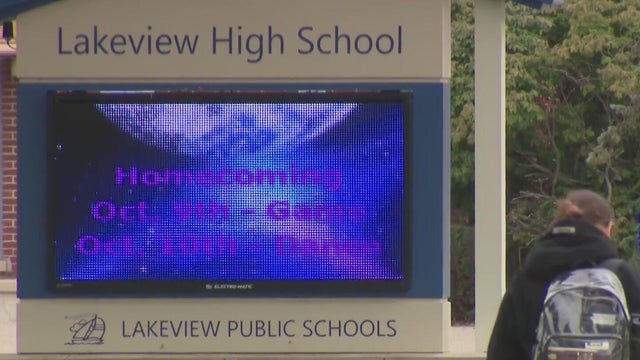 Parent meets with Lakeview High School administrators over gym policy 
