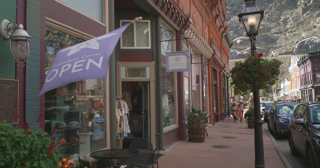 cbsnews.com - Sarah  Horbacewicz - Georgetown tourism booms during Colorado leaf-peeping season amid push for visitors to stay in town, traffic changes