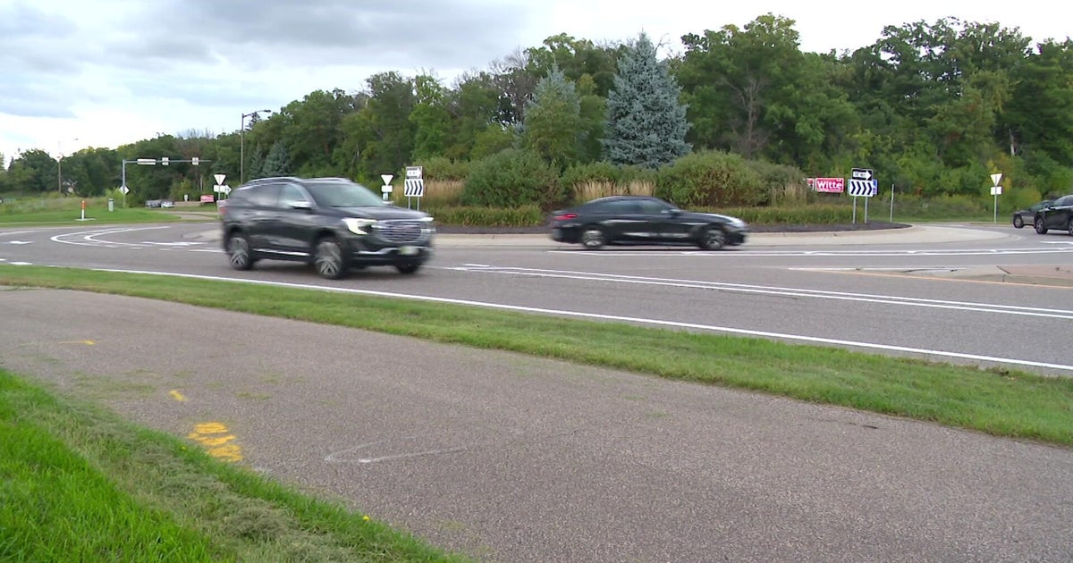 Local and county officials studying Lakeville roundabout known to cause car crashes