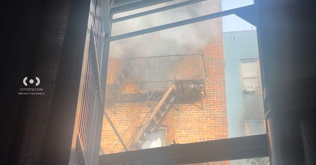 1 dead, 10 hurt during fire at Bronx apartment building, FDNY says