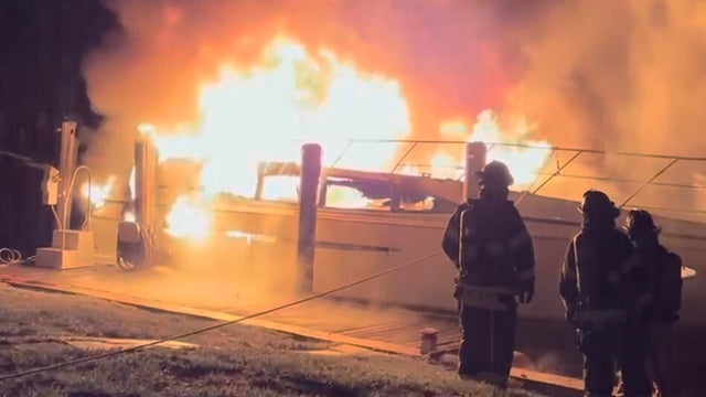 cbsmiami-boat-fire-1.jpg 