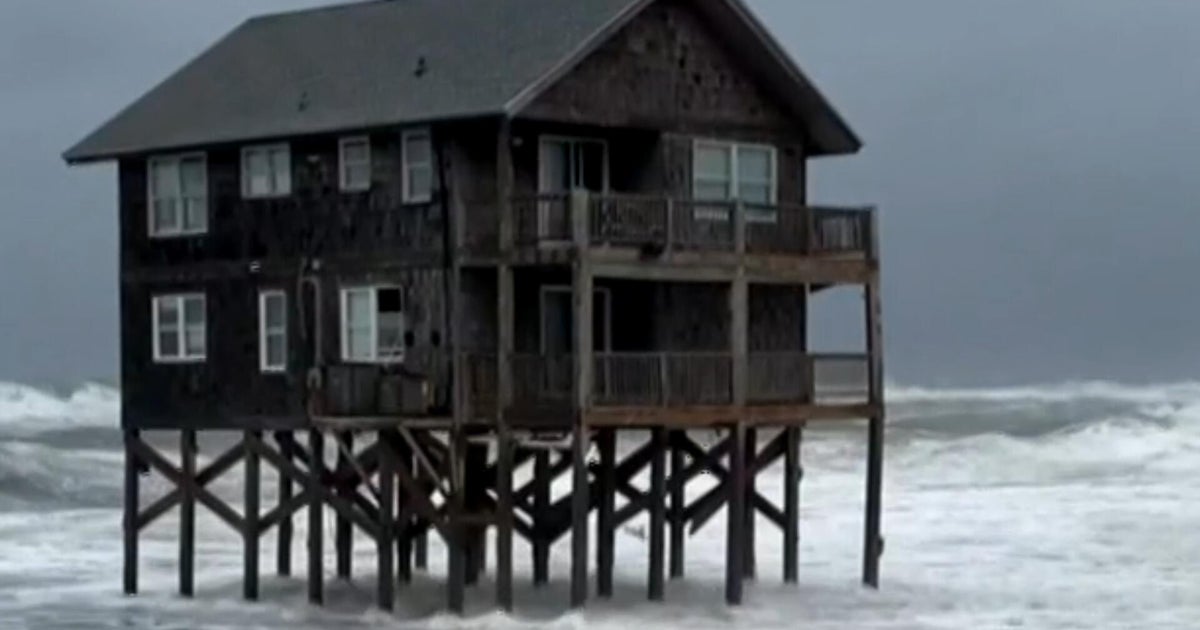 Powerful nor'easter hits North Carolina, Virginia, New Jersey: "It's very scary"