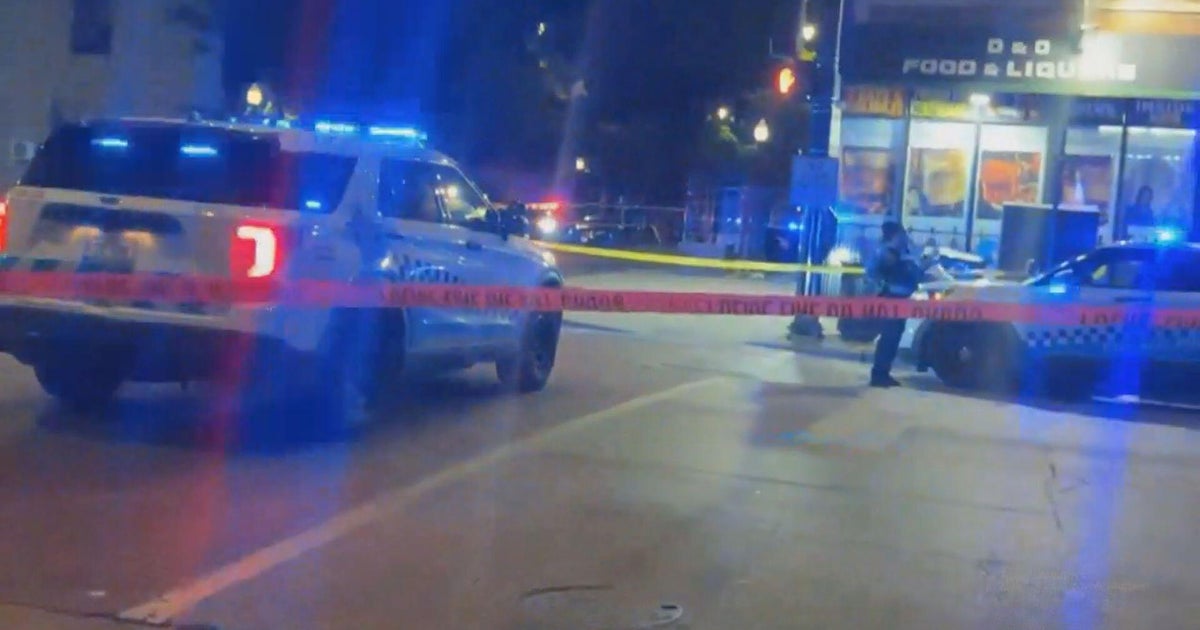3 wounded in shooting outside South Chicago liquor store