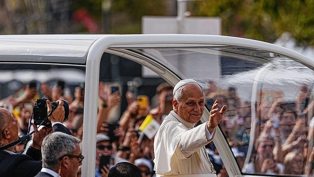Pope Leo XIV greets faithful during final leg of apostolic journey to France in Metz 