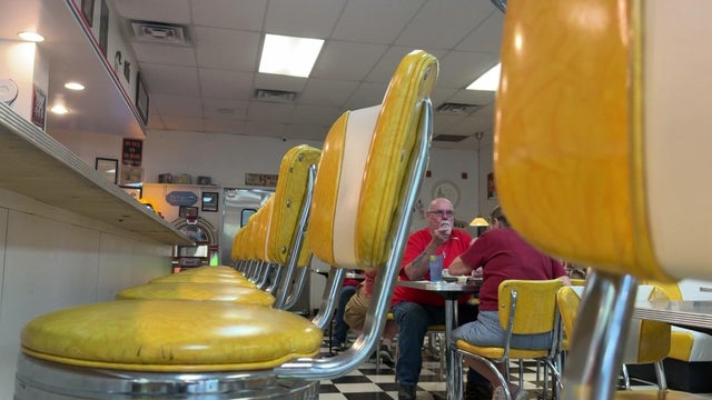 v-lindas-soda-bar-kmaxgcdu.jpg 