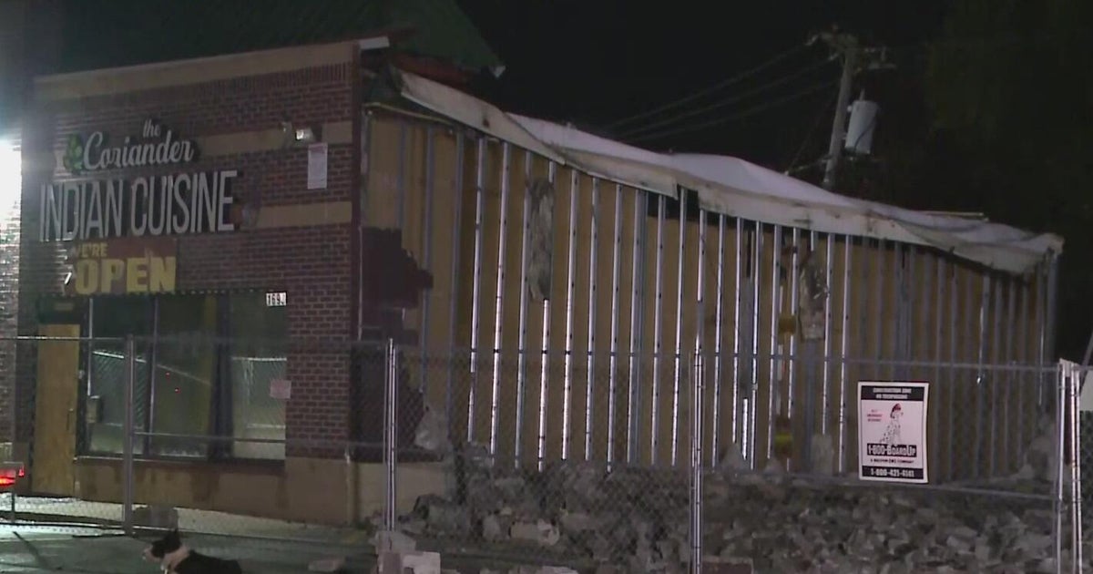 Restaurant building wall collapses in Taylor - CBS Detroit
