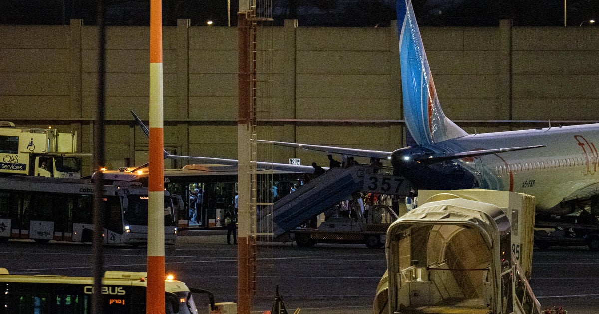 Пътниците на Flydubai разказват за ужасяващо изпитание, когато се твърди, че пилотът се е опитал да отвлече и разби полет до Израел