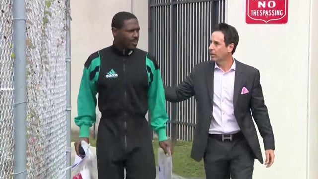 Antonio Brown leaves court without plea deal after judge resets case for October