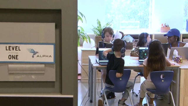 Teacherless Chicago AI school opens