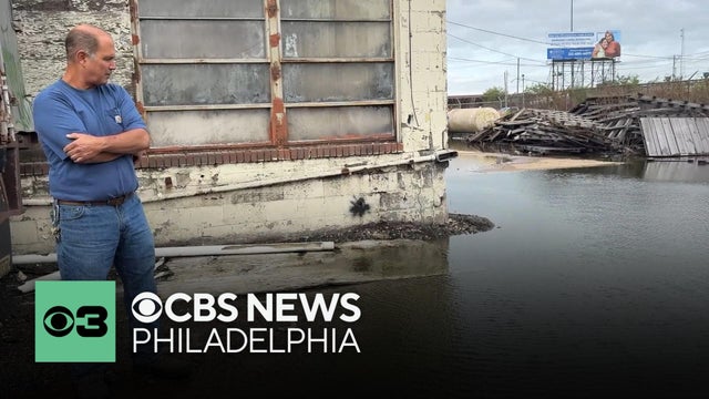 Crews looking for a fix of water leak at vacant South Philly property