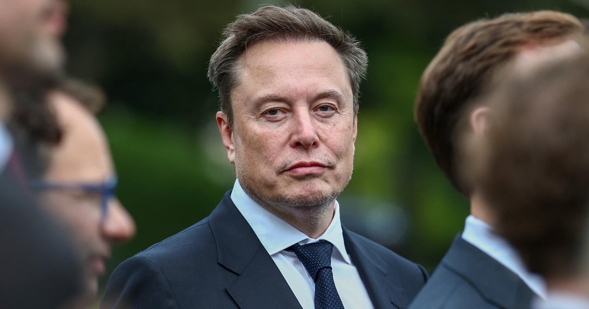 Alex Gibney on his new Elon Musk documentary: "He hires great engineers"