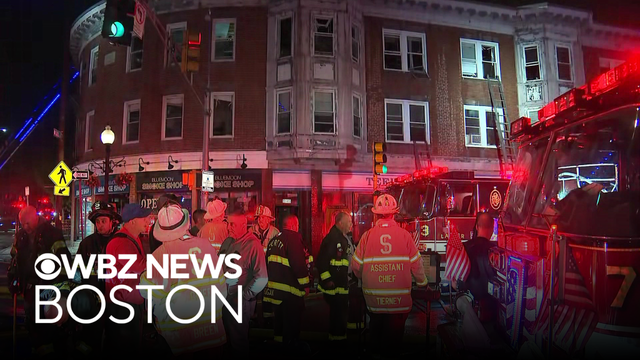 Fire breaks out at building in Teele Square in Somerville