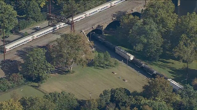 Train derails in Bucks County 