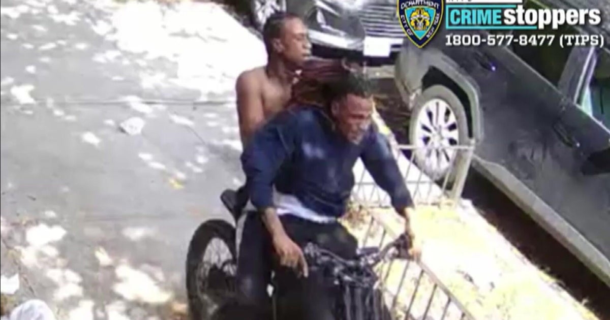 Photo shows suspects in stabbing of off-duty NYPD detective in the Bronx