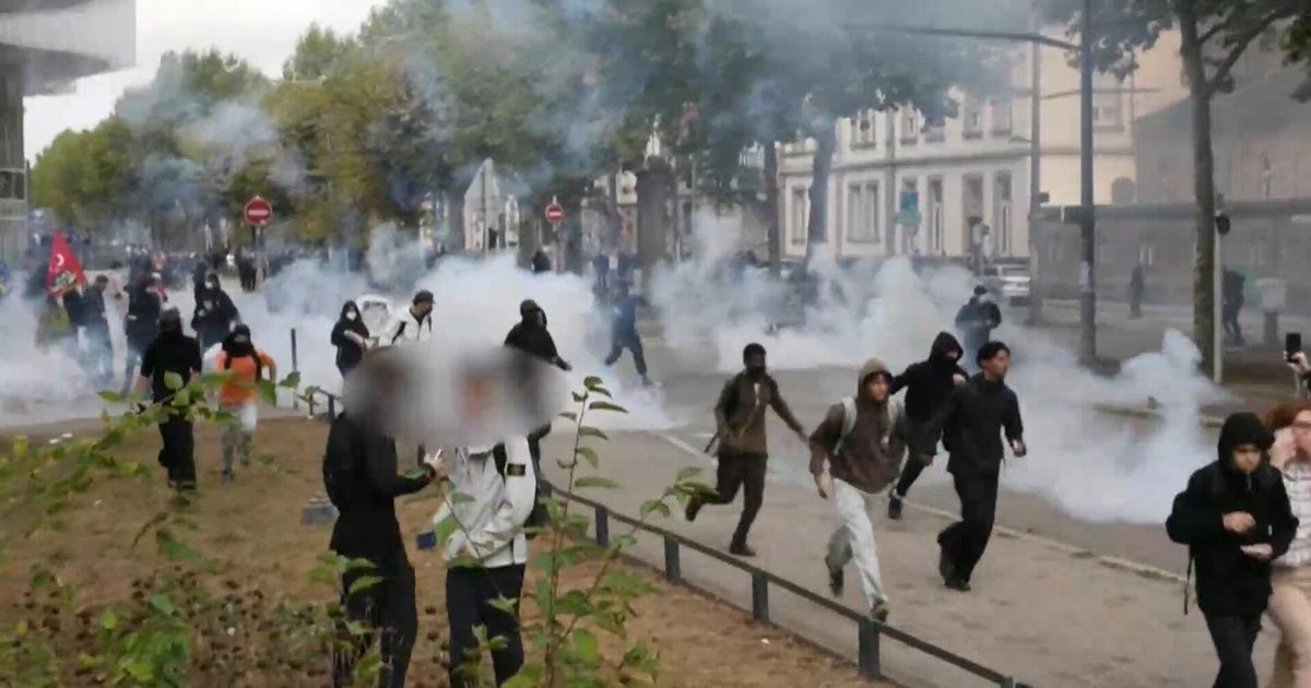 French police clash with student protestors over school improvement demonstrations