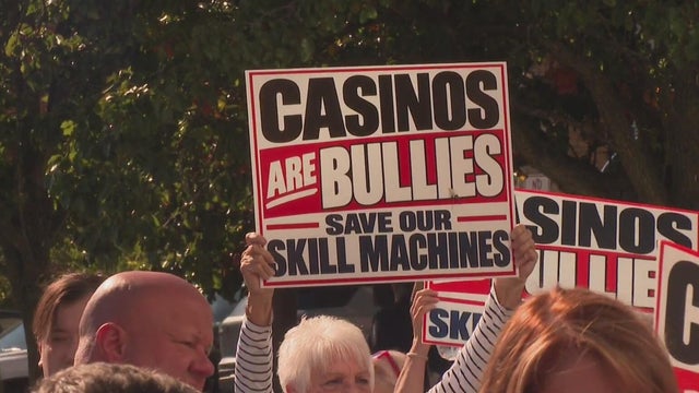 Hundreds gather for rally to save "skill games"