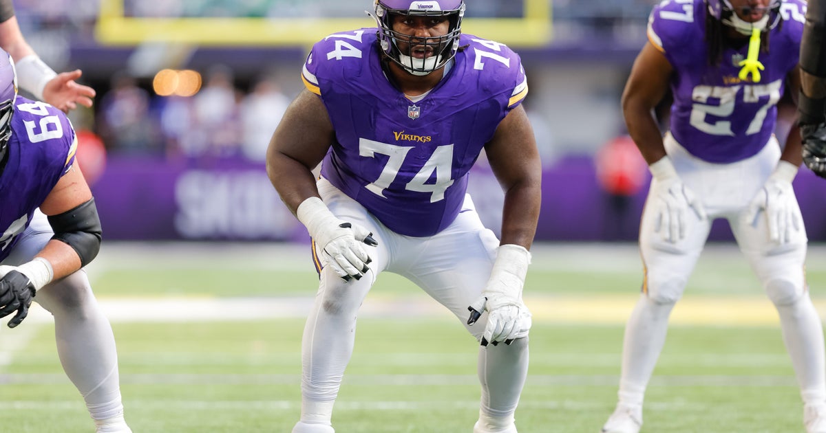 Minnesota Vikings likely lose left guard Donovan Jackson for the rest of regular season with knee injury