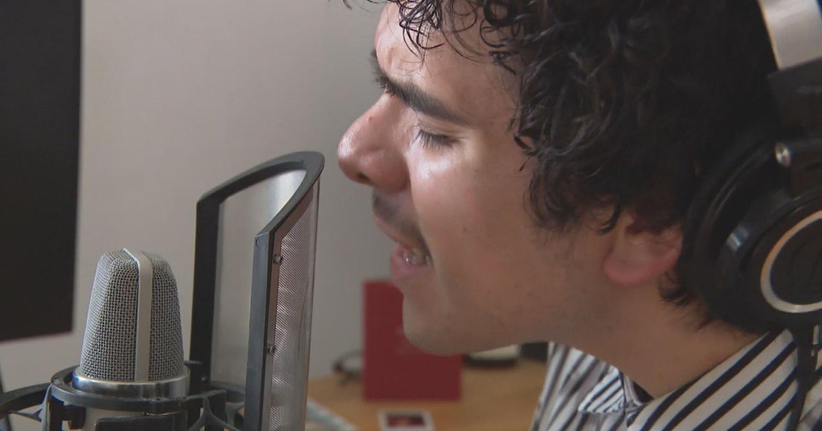 Chicago musician Victor Internet blends his Mexican American heritage and Little Village roots into his sound